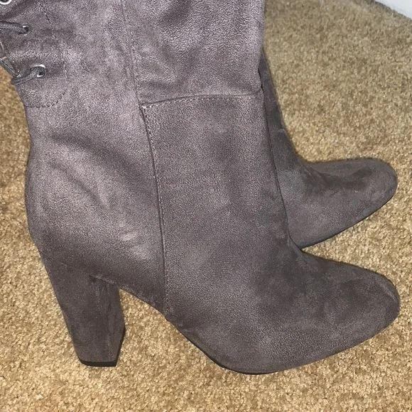 Never worn lace up knee boots - Picture 3 of 4